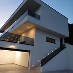 La Mar Villa