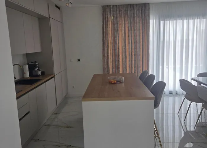 La Mar Villa *